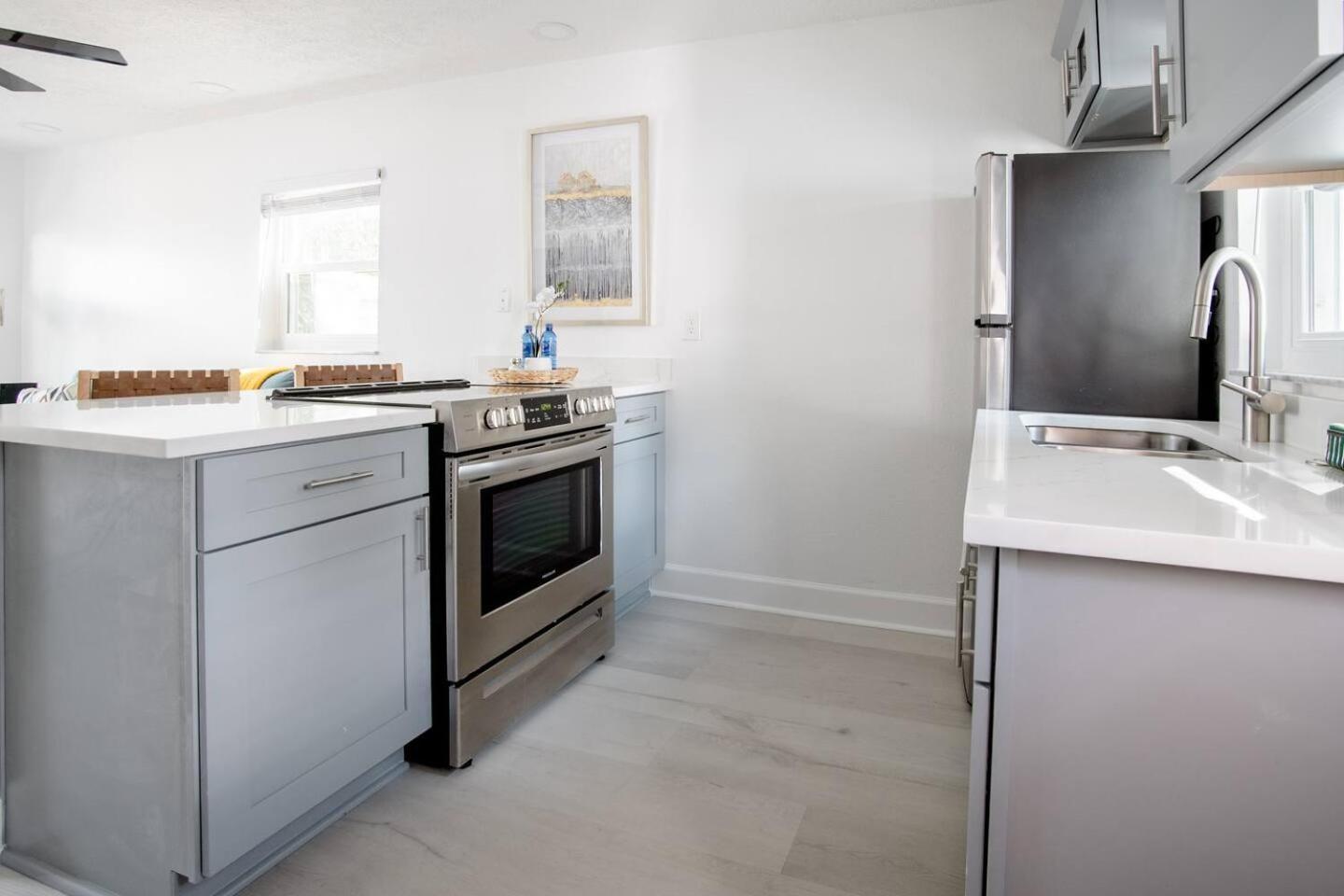 Walk Everywhere! 1-Bedroom Gem In Downtown Hub 新里奇港 外观 照片